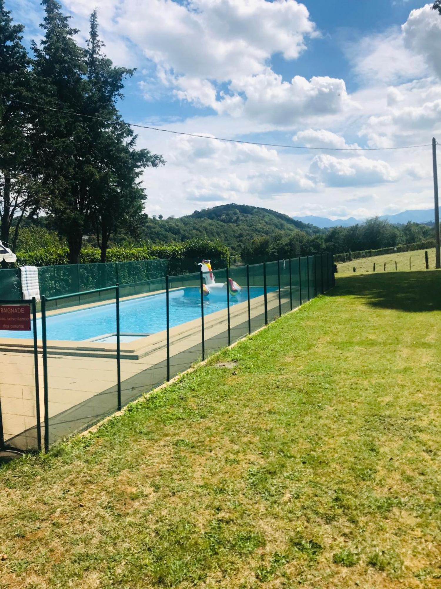 L'Oree Des Roses, Hebergement De Vacances Avec Jardin Et Piscine Gan Kültér fotó
